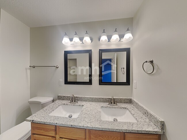 Building Photo - 1531 Mallard Cir E