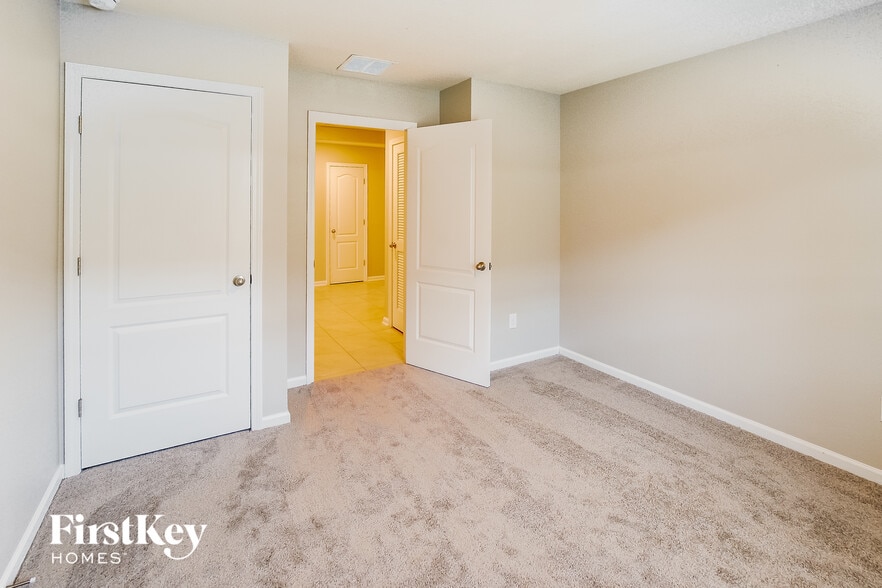 Building Photo - 51 Rivertown Rd