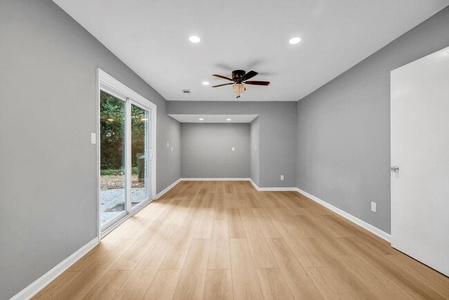 Building Photo - 4260 Bonaparte Dr