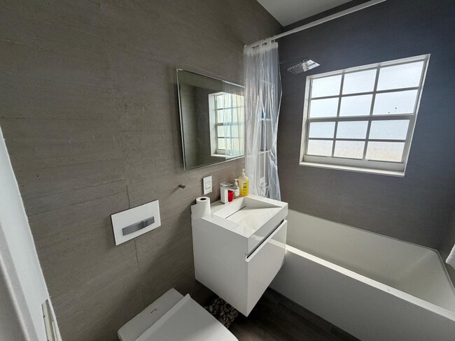 Building Photo - 8934 Emerson Ave