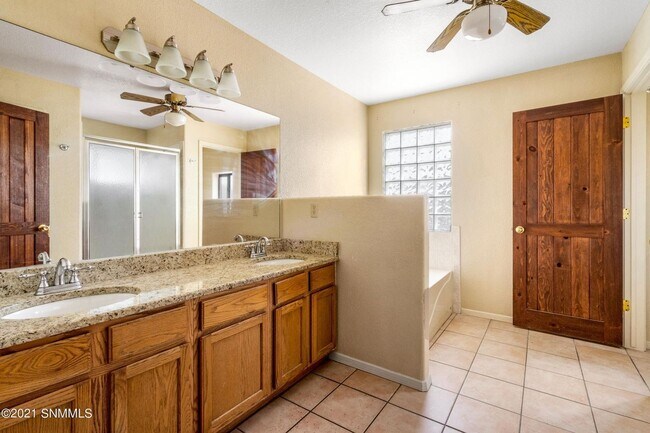 Building Photo - Amazing views, seated on 5 acres