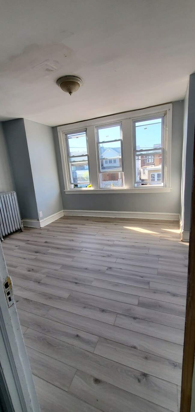 Building Photo - 2157 Eastburn Ave