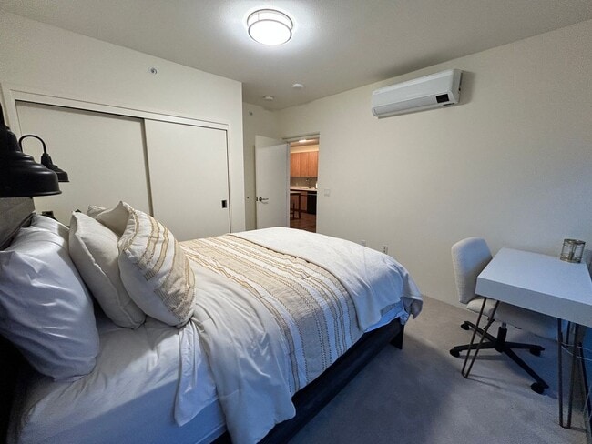 Building Photo - Penthouse 1-bedroom with 2-Parking!