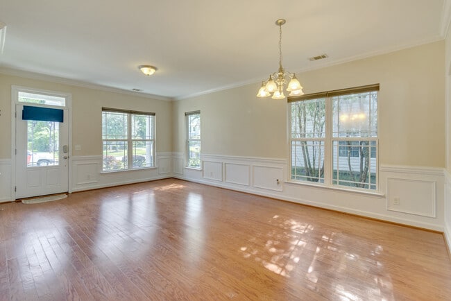 Building Photo - 127 Magnolia Dr