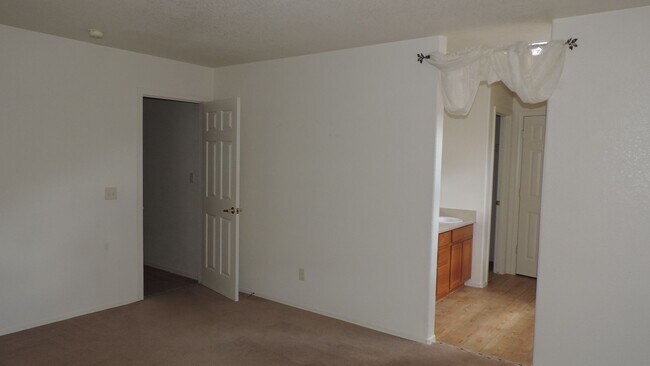 Building Photo - 954 Escondido Dr