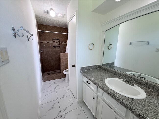Building Photo - 12214 Corona Ln