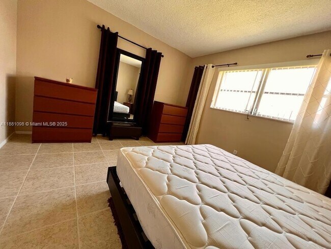 Building Photo - 1440 NW 43 Terrace