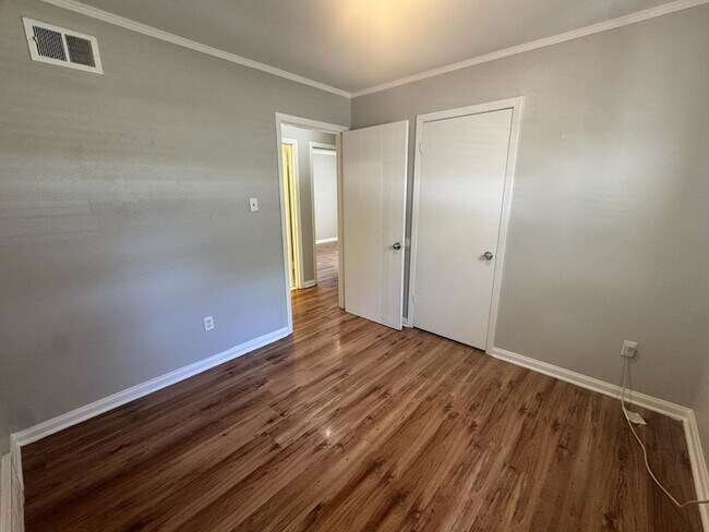 Building Photo - 4742 Violet Ave