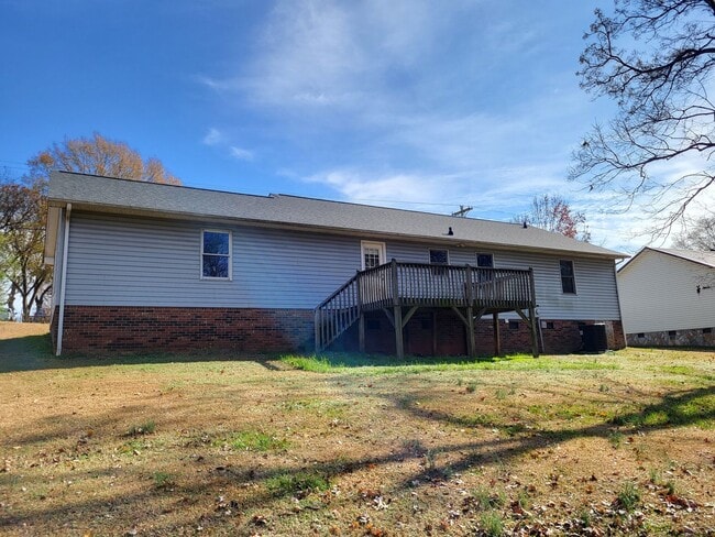 Building Photo - 3 bedroom home in Lincolnton