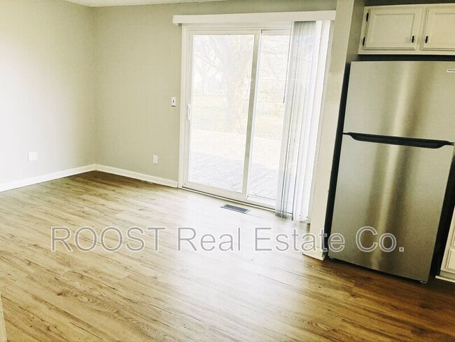 Building Photo - 3044 Arrowsmith Dr