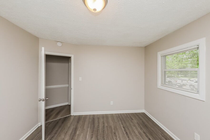 Building Photo - 2870 Valley Brook Dr SW