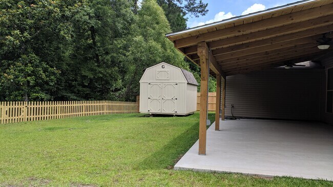 Building Photo - 742 Red Pine Dr
