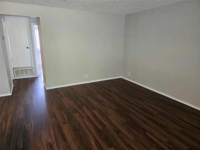 Building Photo - 10207 Brownie Dr