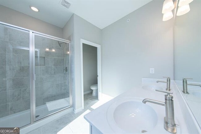 Building Photo - 272 Commons Ave