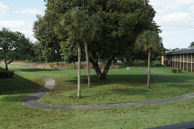 Building Photo - 1727 Meadows Cir W