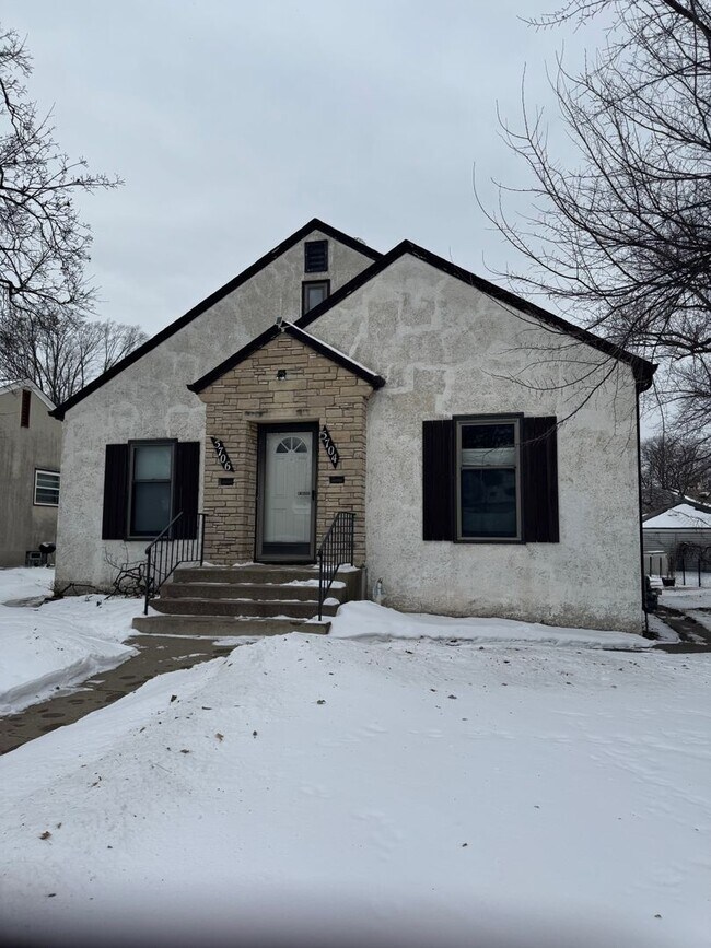 Building Photo - 5704-5706 Chicago Avenue