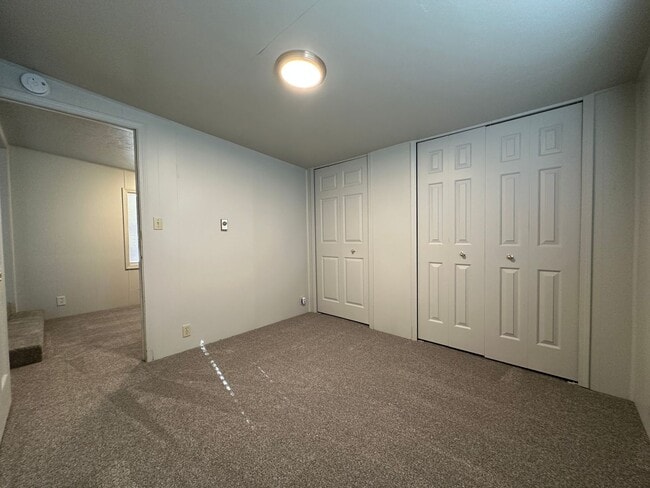 Building Photo - 558 N Elm Ave
