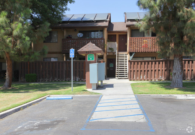 Building Photo - Meadow Woods Apartments