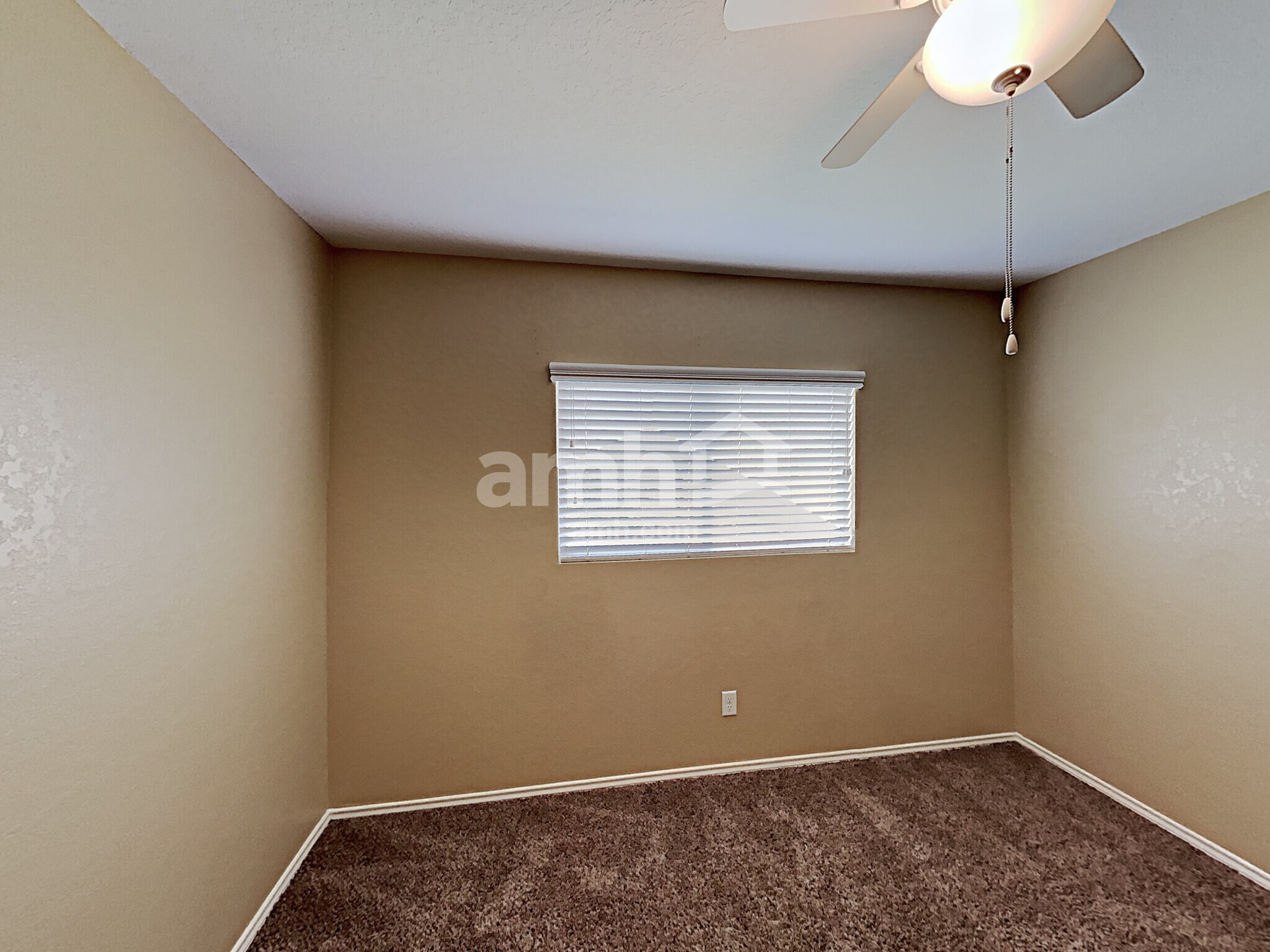 Building Photo - 9247 Pacific Maple