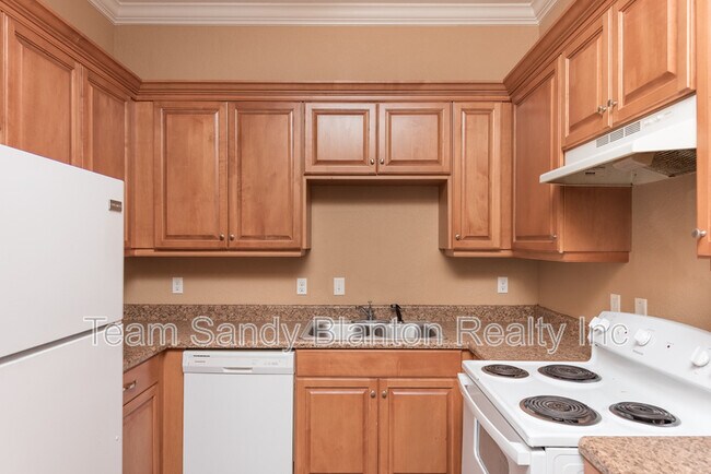 Building Photo - 7071 Lake Joanne Dr