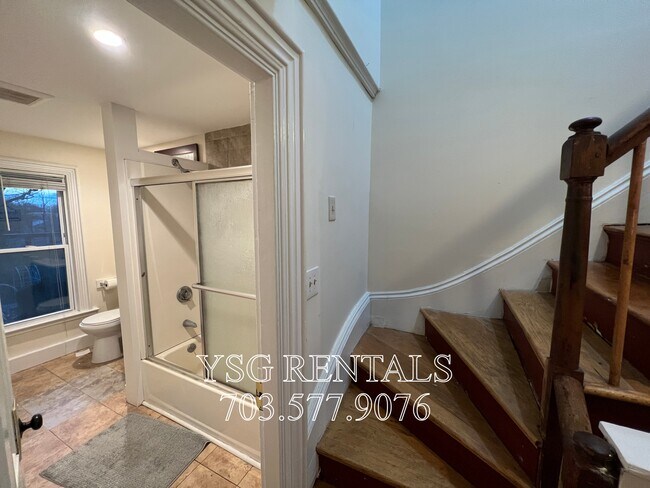 Building Photo - 25 Linwood St