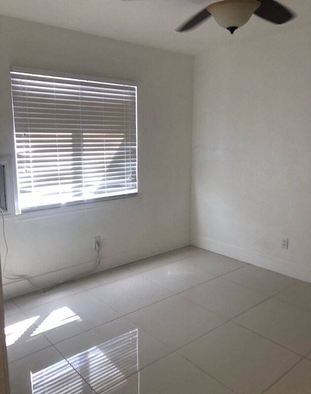 Building Photo - 516 S 11th St