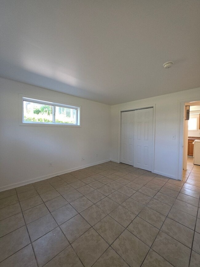 Building Photo - 1 BR Lower in a Desirable Neighborhood