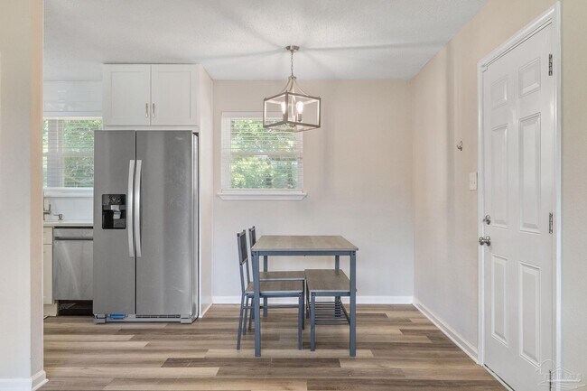 Building Photo - 8 Goodman Ln