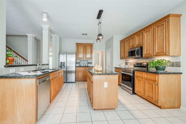 Building Photo - 12414 N Shadow Cove Dr