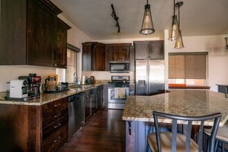 Building Photo - Park City