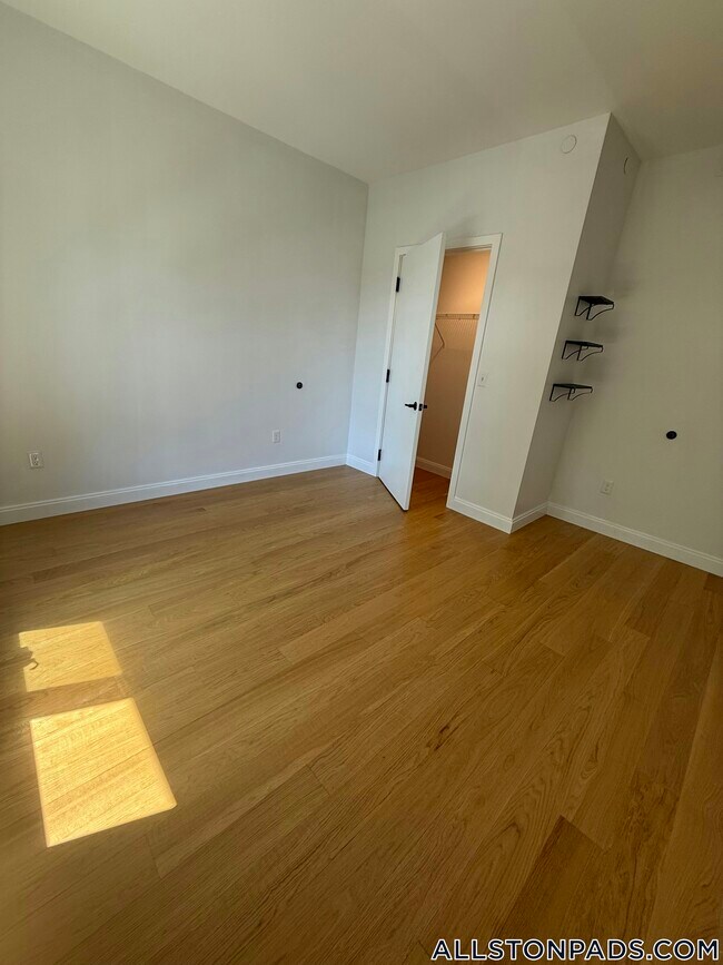 Building Photo - 83 Gardner St