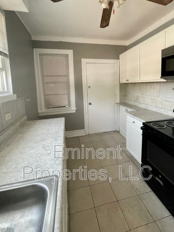 Building Photo - 8226 S Marshfield Ave