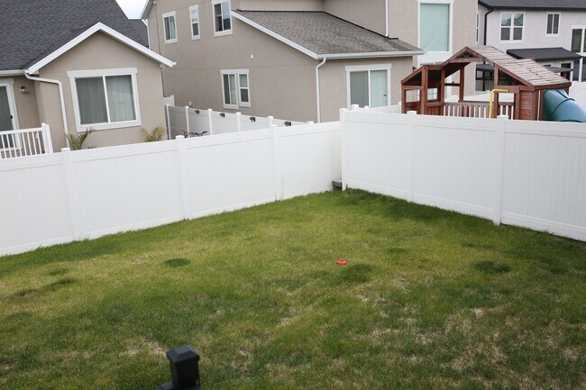 Building Photo - Modern 3 Bedroom Saratoga Springs Home!