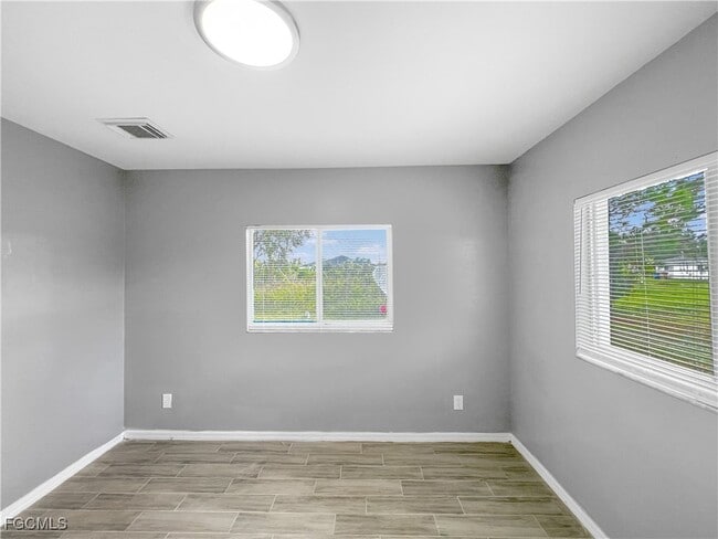 Building Photo - 123 Gordon Ave S