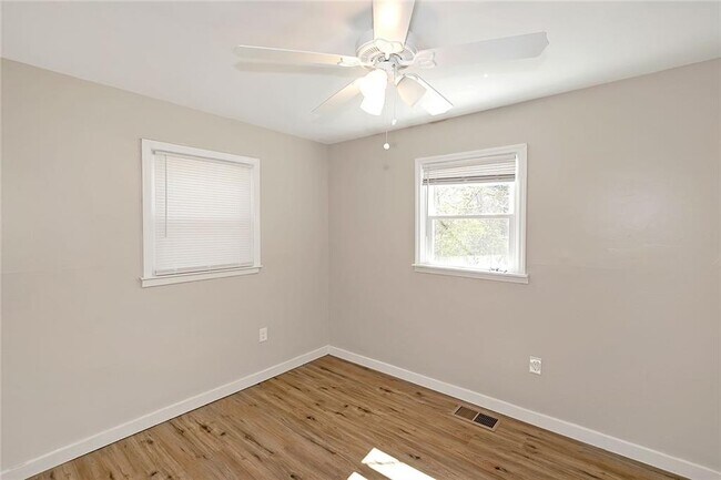 Building Photo - 455 Westside School Rd