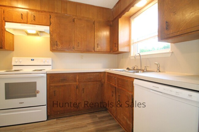 Building Photo - 3704 Hereford Ln