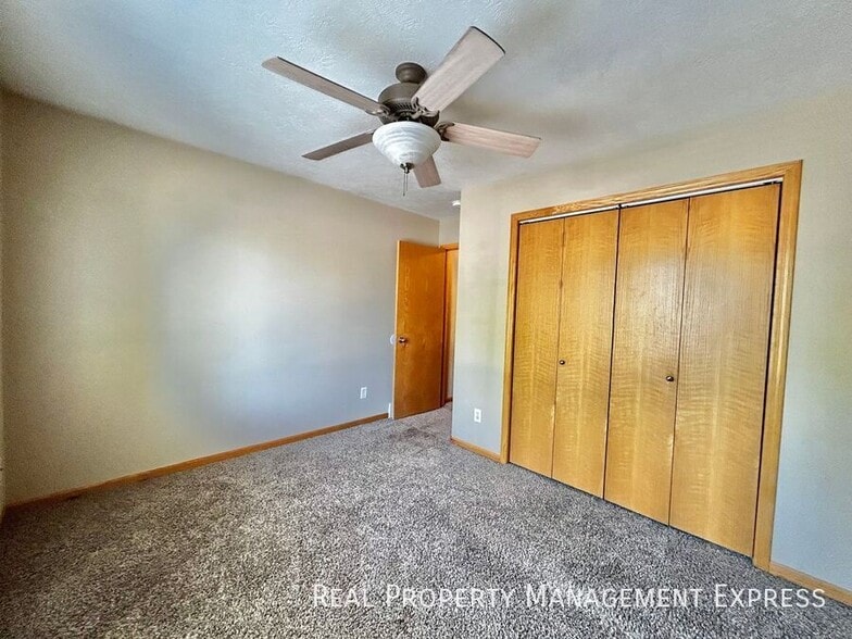 Building Photo - 7636 S Rose Crest Ct