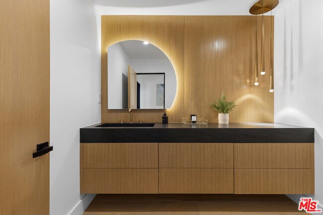 Building Photo - 3909 Villa Costera