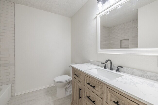 Building Photo - Beautifully Renovated 2-bedroom, 1-bathroom home!