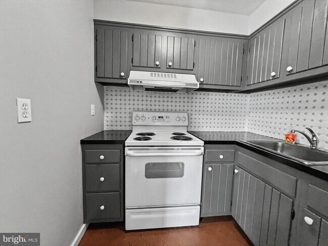 Building Photo - 408 W Lafayette St