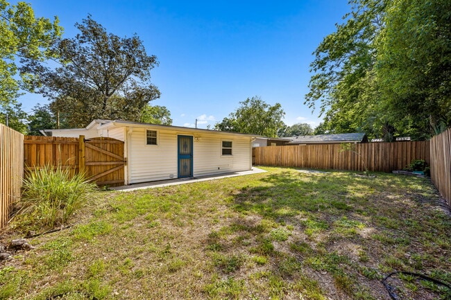 Building Photo - 3233 Dellwood Ave