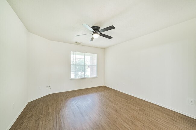 Building Photo - 33318 Cottonwood Bend