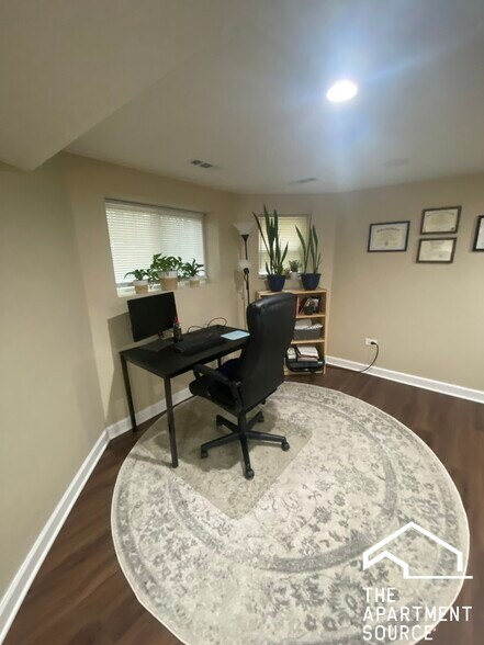 Building Photo - 2118 N Avers Ave