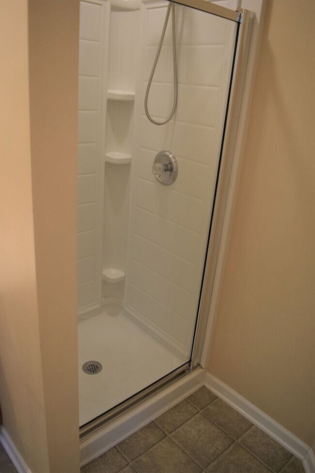 Building Photo - Beautiful Townhome - Great Location