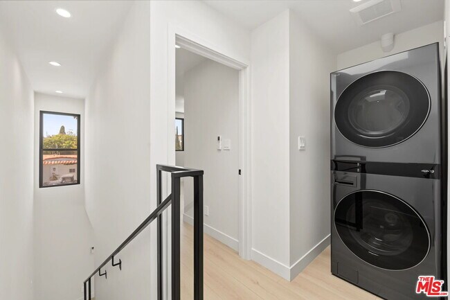 Building Photo - 5843 Whitworth Dr