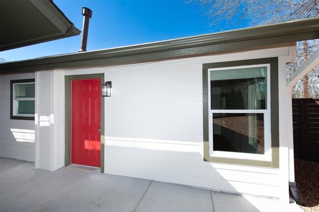 Building Photo - 2704 Catalina Dr