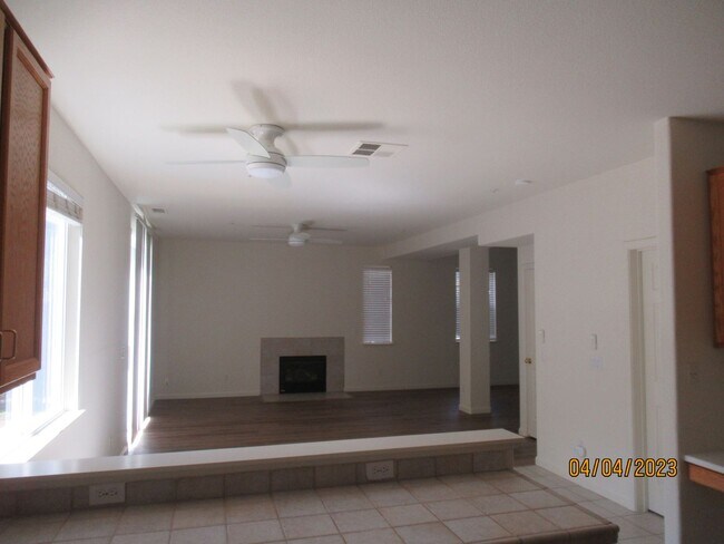 Building Photo - 4570 Stillson St