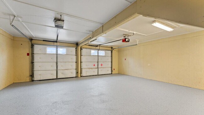 Building Photo - "Charming 2-Bed Home with Scenic Views and...