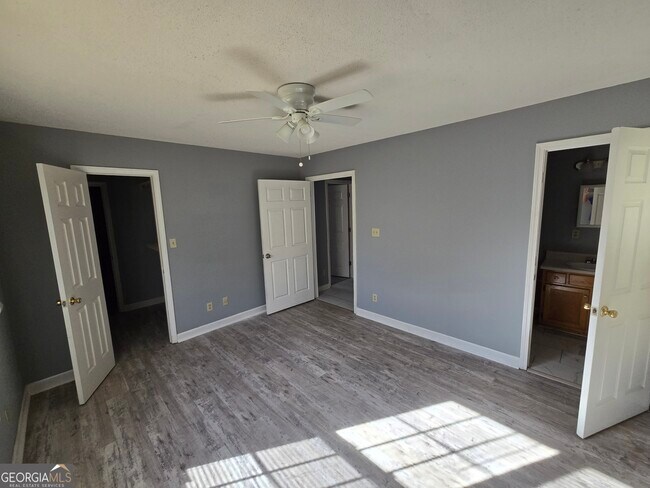 Building Photo - 629 Hanson St