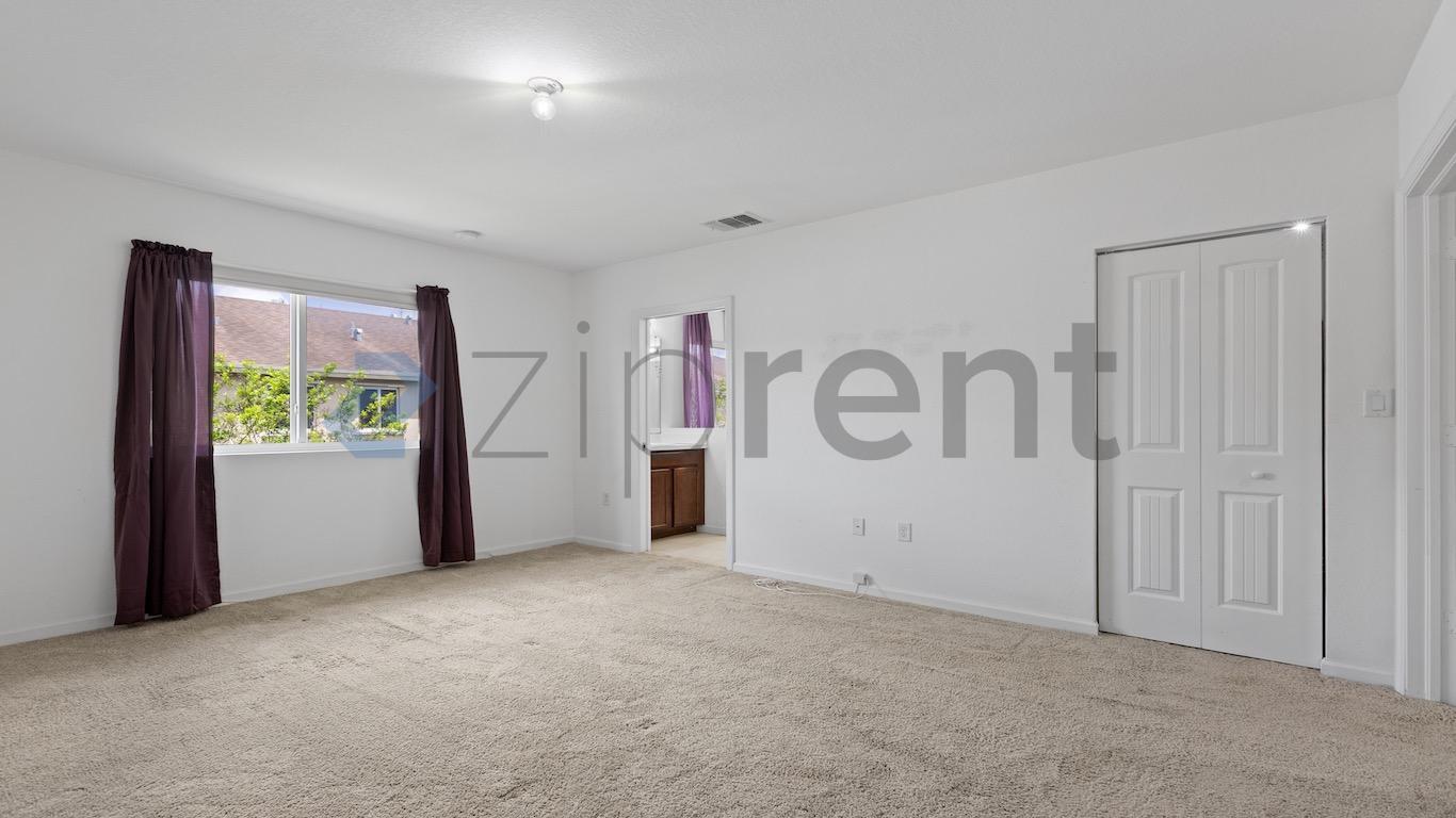 Building Photo - Unit